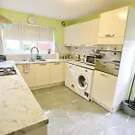 Base For 4 Bed-garden-free Parking - Pass The Keys *