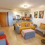 Cosy Mins Away To Man Etihad Arena - Pass The Keys *