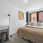 Stylish Wilmslow Retreat, Perfect For Business & Long * Manchester