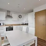 2 Bed Ensuite With Fantastic Night View And Old Trafford Stadium