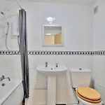 View - Free Parking - Sleeps 6 - Near Centre - By Nmb Appartamento *