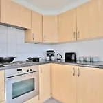Appartamento View - Free Parking - Sleeps 6 - Near Centre - By Nmb