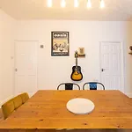 Winslow House- Close To Coop Etihad & Free Parking