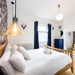 Winslow House- Close To Coop Etihad & Free Parking *