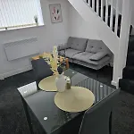 Charming 1Br Retreat For Urban Escapes *