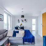 Apartment 2br Chic And Stylish In Salford, Wifi, Kitchen, Parking With View Manchester