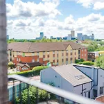 2br Chic And Stylish In Salford, Wifi, Kitchen, Parking With View Apartment Manchester