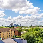 Apartment 2br Chic And Stylish In Salford, Wifi, Kitchen, Parking With View