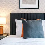 Modern 4br Family Sleeps 8 + Free Parking Manchester