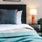 Modern 4br Family Sleeps 8 + Free Parking * Manchester