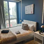 Apartment Spacious - Parking - Next To Ao Arena - Local Attraction & Transport Links *