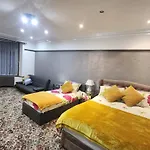 Charming Tudor White House Free Wifi بيت للعطل *