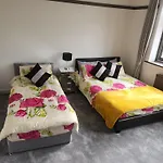 Charming Tudor White House Free Wifi *