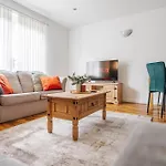 Stylish 2br Flat - Walk To Old Trafford - Free Parking * Manchester