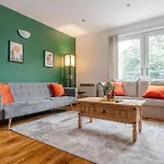 Stylish 2br Flat - Walk To Old Trafford - Free Parking Daire