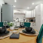 Stylish 2br Flat - Walk To Old Trafford - Free Parking * Manchester