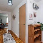 Stylish 2br Flat - Walk To Old Trafford - Free Parking