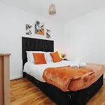 Stylish 2br Flat - Walk To Old Trafford - Free Parking * Manchester