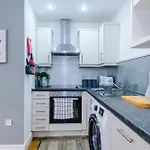Apartment Cosy 2br In Center - With Wifi, Kitchen & Parking Manchester