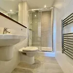 Проживание в семье Ficus Hill Private Ensuite Room Манчестер