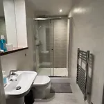 Ficus Hill Private Ensuite Room Проживание в семье Манчестер