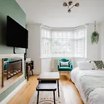 Heaton House - Parkside Charm And Comfort