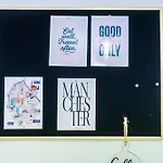 Дом отдыха Spacious Stretford 3-Bed, Driveway Parking, Pool Table, Sleeps 6 Манчестер