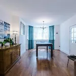 Spacious Stretford 3-bed, Driveway Parking, Pool Table, Sleeps 6 Tatil Evi