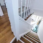 Spacious Stretford 3-bed, Driveway Parking, Pool Table, Sleeps 6