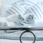 Дом отдыха Spacious Stretford 3-Bed, Driveway Parking, Pool Table, Sleeps 6 Манчестер