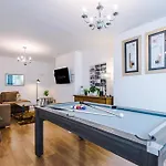 Spacious Stretford 3-bed, Driveway Parking, Pool Table, Sleeps 6 *