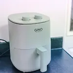 Spacious Stretford 3-Bed, Driveway Parking, Pool Table, Sleeps 6 *