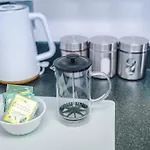 Spacious Stretford 3-Bed, Driveway Parking, Pool Table, Sleeps 6