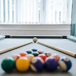 Spacious Stretford 3-bed, Driveway Parking, Pool Table, Sleeps 6 Tatil Evi *