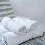 Tatil Evi Spacious Stretford 3-bed, Driveway Parking, Pool Table, Sleeps 6 *