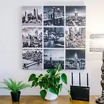 Spacious Stretford 3-Bed, Driveway Parking, Pool Table, Sleeps 6