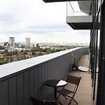 Luxury 2 Bed 13th Floor View Of Old Trafford