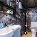Media Home, Sleeps 7, Full Kitchen, Parking For 2 Tatil Evi Manchester
