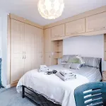 Media Home, Sleeps 7, Full Kitchen, Parking For 2 *