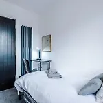 Media Home, Sleeps 7, Full Kitchen, Parking For 2 Tatil Evi *