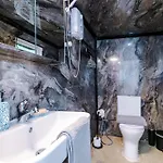 Media Home, Sleeps 7, Full Kitchen, Parking For 2 Tatil Evi Manchester