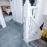 Media Home, Sleeps 7, Full Kitchen, Parking For 2 *