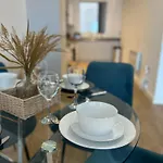 The Dyche-parking-local Attractions-fast Wi-fi *