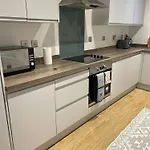 The Dyche-parking-local Attractions-fast Wi-fi Apartment