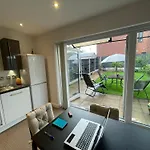 Spacious 2 Bed House In Manchester With Private Parking בית נופש *