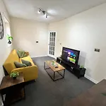 Budget Spacious 3 Bed In Manchester