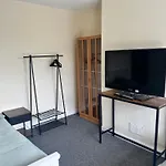 Ferienhaus Budget Spacious 3 Bed In