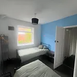 Budget Spacious 3 Bed In * Manchester