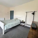 Budget Spacious 3 Bed In * Manchester