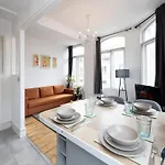 2 Bed Centre Flat Sleeps 6 Apartment